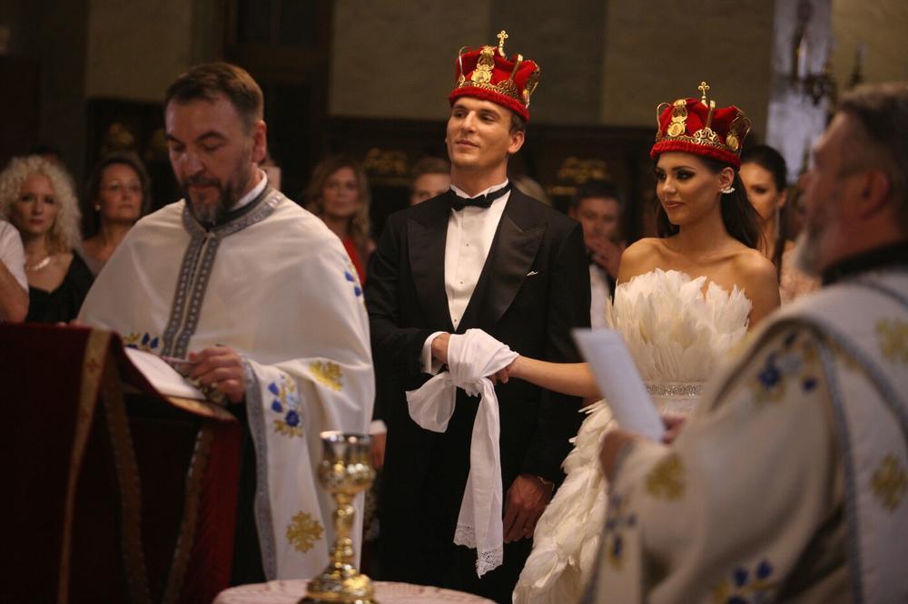 PIKSIJEVA ĆERKA IZGOVORILA SUDBONOSNO DA: Da li je ovo NAJLEPŠA MLADA koju ste ikada videli? (FOTO) (VIDEO)