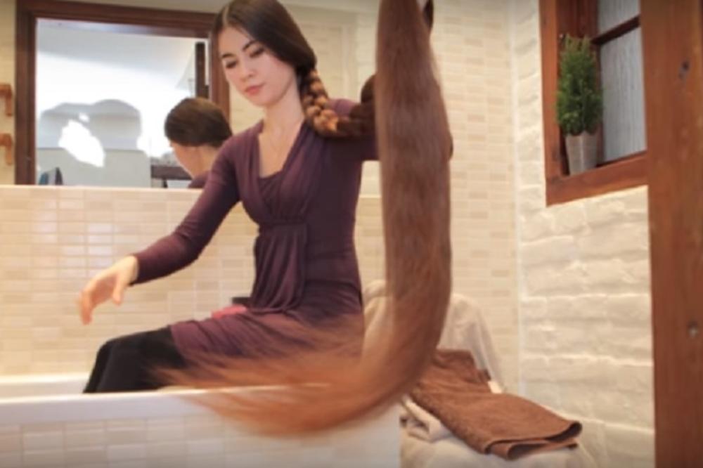 PREKO 2 METRA! Žena se nije šišala 20 godina jer joj NE DA muž! Razlog će vas RAZBESNETI! (VIDEO)