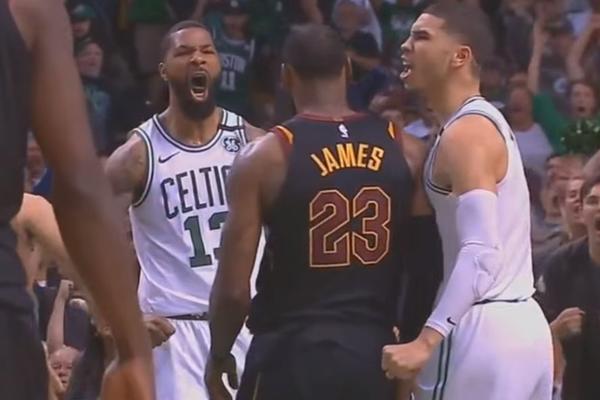 IZAZVAO JE LEBRONOV GNEV! MOMENAT KOJI JE PRELOMIO MEČ! Posterizovao je Džejmsa i uzviknuo: Kralj je mrtav! (VIDEO)