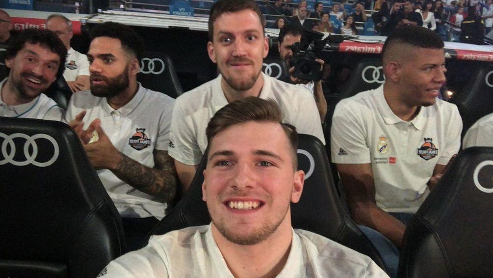 Luka Dončić, Ognjen Kuzmić i ostali košarkaši na proslavi titule Evrolige s navijačima