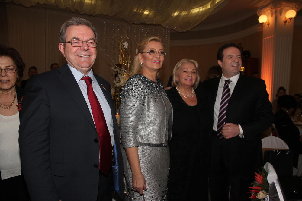 Nekadašnji fotograf i karatista Zoran Karić je potpredsednik Astra grupe zadužen za Zapadnu Evropu sa sedištima u Beču, Cirihu i Londonu   