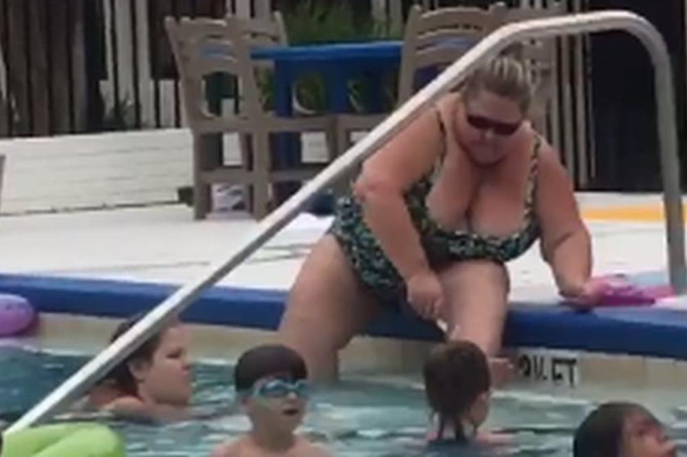 LJUDI SU STVARNO ODVRATNE ŽIVOTINJE: Ova žena je na bazenu punom dece napravila nešto NEPOJMLJIVO! (VIDEO)