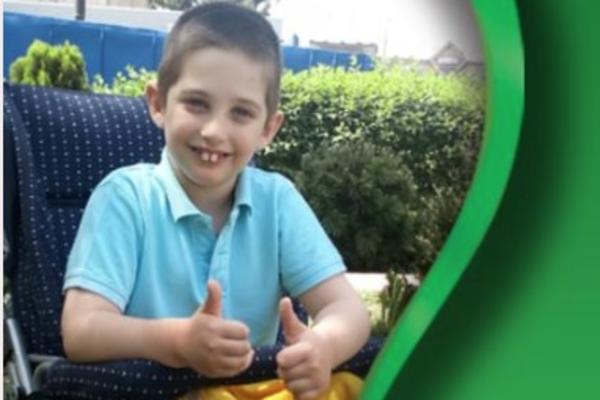 NAJVIŠE MU NEDOSTAJU DRUGARI! Dimitrije (7) veruje da će jednom ponovo trčati, igrati fudbal i voziti trotinet! SRBIJO, POMOZI!