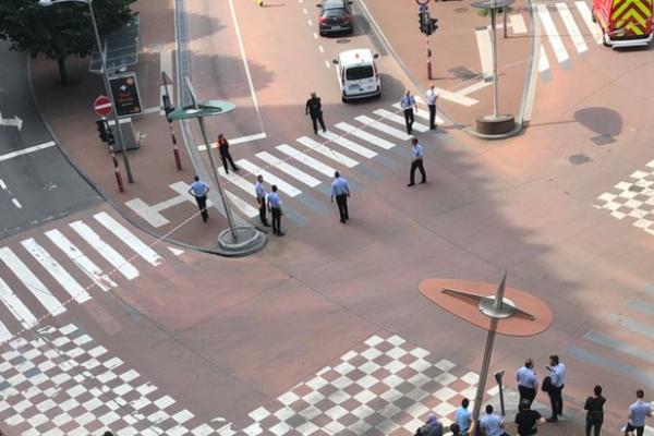 DVA POLICAJCA I PROLAZNIK UBIJENI U BELGIJI: Napadač otvorio vatru, uzeo ženu kao TAOCA, a onda je upucan!