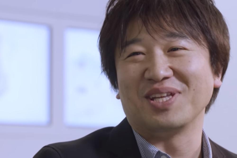 DANAS SE NE MOŽE ZAMISLITI PORUKA BEZ NJIH! Upoznajte čoveka koji je izmislio EMOTIKONE! (VIDEO)