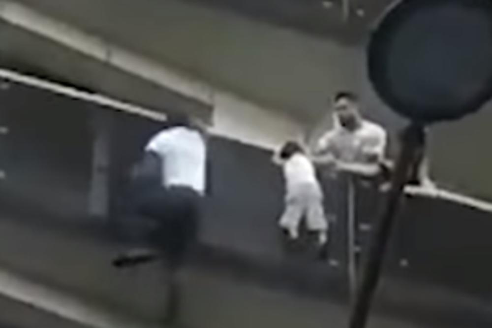 OTKRIVENO ŠTA JE RADIO OTAC DEČAKA KOJI JE VISIO S BALKONA! Zbog ovoga će možda završiti u zatvoru!