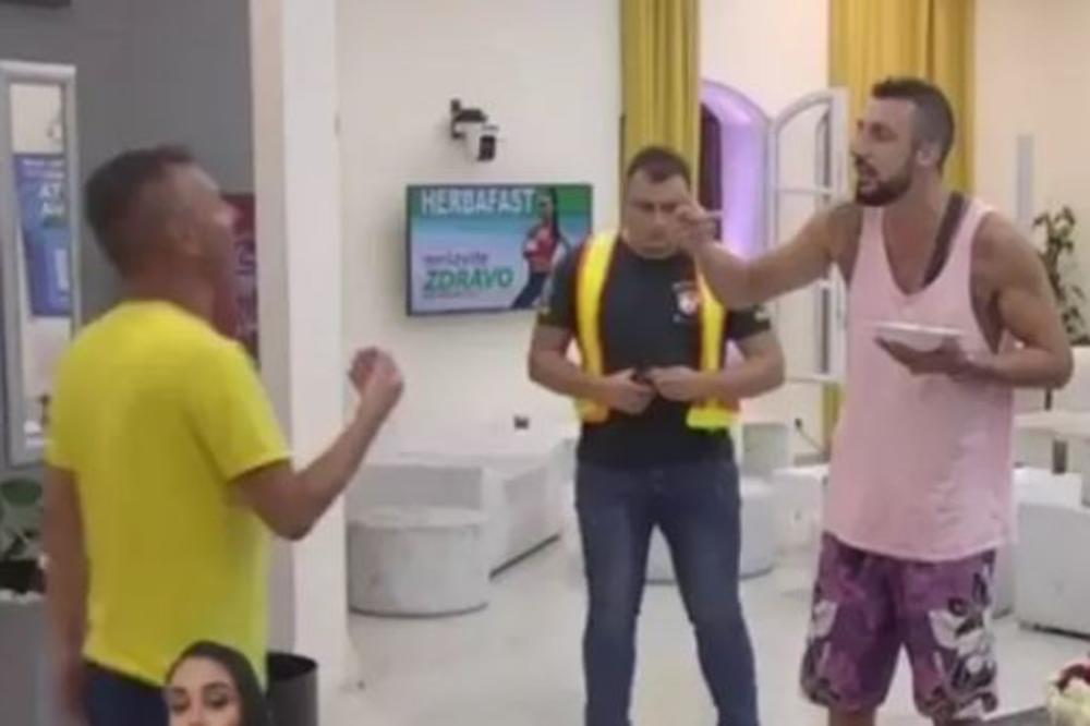 HOĆEŠ DA TI NABIJEM TACNU U FACU? Đekson i Milan zaratili , reper zapretio novinaru, OBEZBEĐENJE ODMAH INTERVENISALO! (VIDEO)