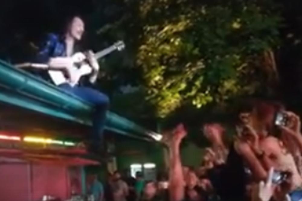 NAJLUĐI BIS KOJI JE BEOGRAD ČUO! Gogol Bordello oduvao je baštu SKC-a! (VIDEO)