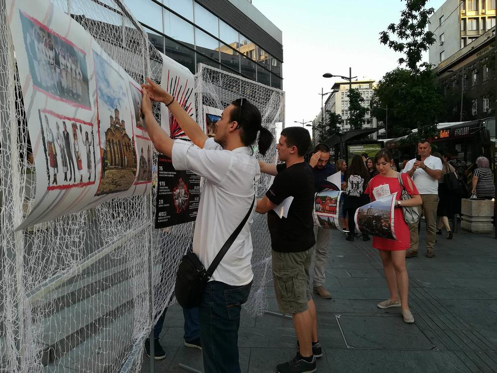 Protest Dveri i DSS ispred Doma omladine  