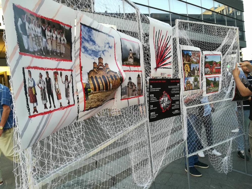 Protest Dveri i DSS ispred Doma omladine  