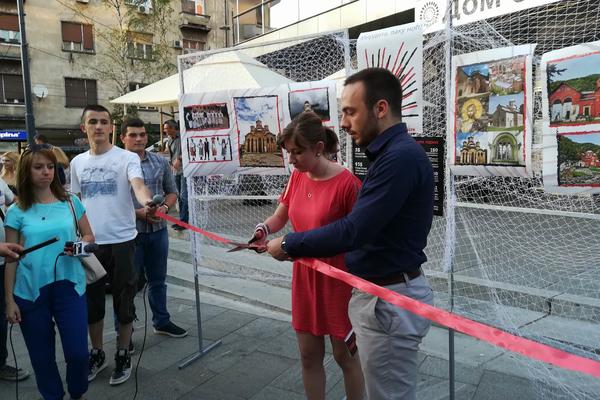 PROTEST DVERI I DSS ISPRED DOMA OMLADINE: Ne damo da se kosovska kultura promoviše kao kultura nezavisne države KOSOVO (FOTO)