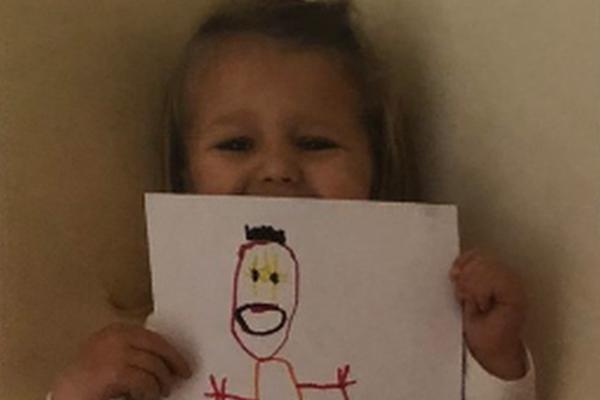 OVO JE MOJA ZAMIŠLJENA MAMA: Jezivi CRTEŽ devojčice (3) prestravio je svet! (FOTO)