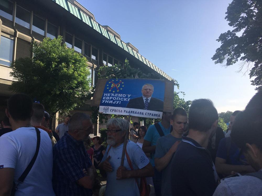 Simpatizeri SRS-a danas protestuju ispred hrama Svetog Save povodom održavanja festivala Mirdita dobar dan  