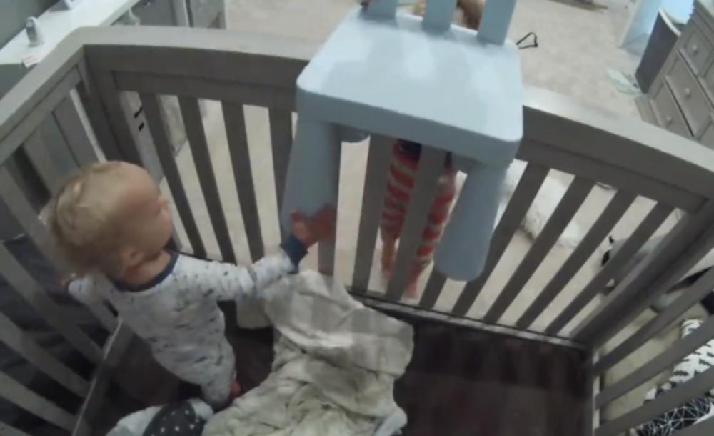 Ova dva malena brata su veoma snalažljiva i složna  