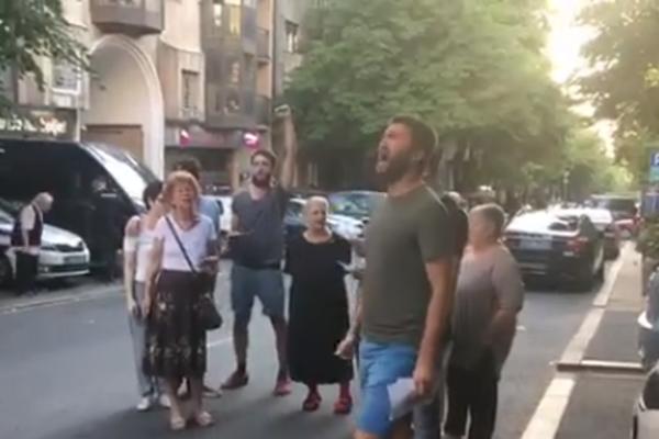 PRISTALICE SRS POKUŠALE DA PROBIJU KORDON POLICIJE, A ONDA SU UČESNICI FESTIVALA UZVRATILI: Napeto u BG, Šešelj poručio: Ovaj festival je bruka (FOTO) (VIDEO)
