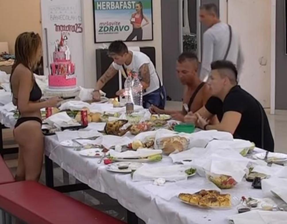 Rekla je Slobi da će mu ustupiti svog advokata  