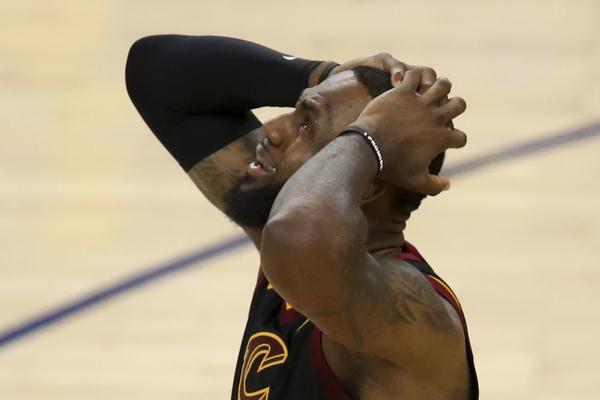 KLIVLEND OŠTEĆEN U OKLENDU: NBA liga priznala 2 velike greške sudija koje su direktno uticale na krajnji rezultat! (VIDEO)