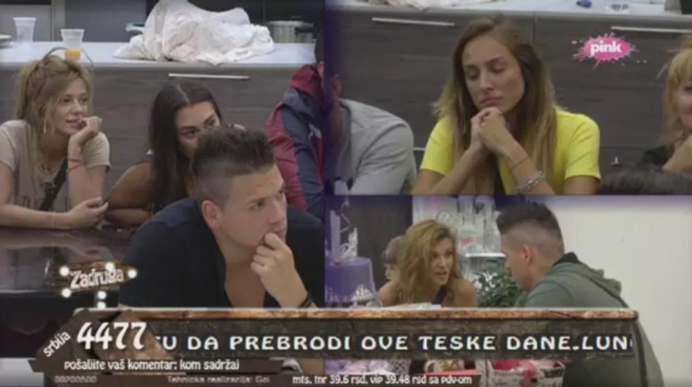 Luna pažljivo sluša šta je Sloba pričao o njenim roditeljima