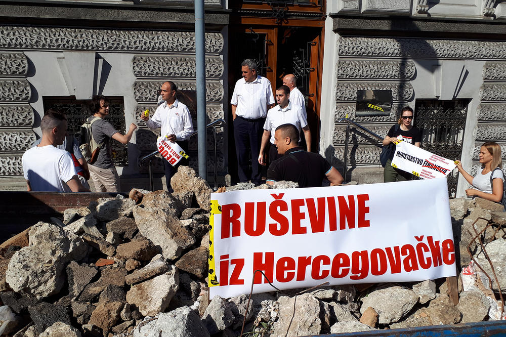 Možeš bežati s funkcije na funkciju, ali ne možeš pobeći od odgovornosti! Inicijativa Ne davimo Beograd poslala poruku bivšem gradonačelniku (FOTO)