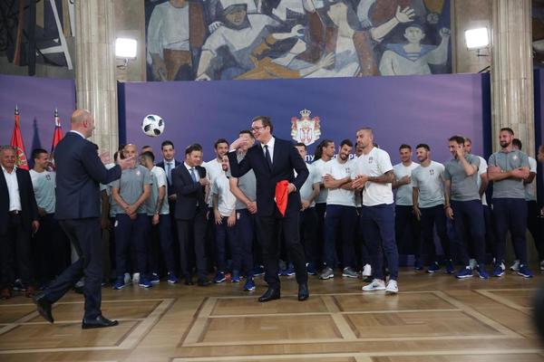 JE L' TO NEKA NOVOST?! ŠTA VAS ČUDI?! Vučić je ovako reagovao na doček Hrvata uz Tompsona: I sledeći put će pevati takve pesme!