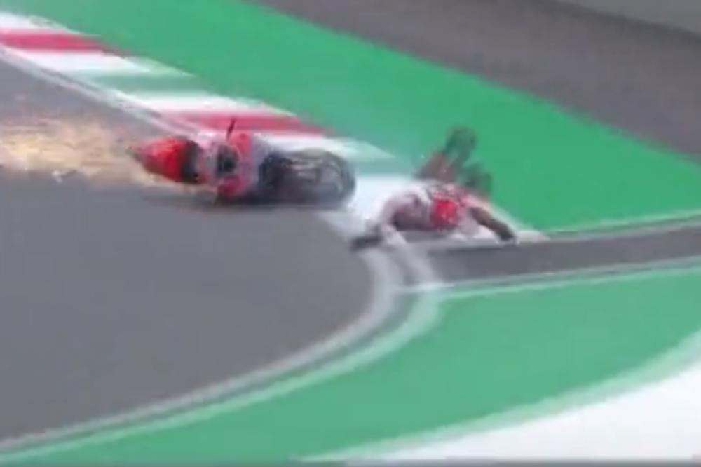 JEZIV UDES ITALIJANSKOG VOZAČA: Izgubio kontrolu i motor ga odbacio u vazduh, a onda se prosuo po stazi! (FOTO)