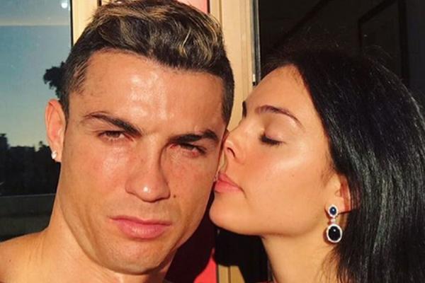 SVAKO BI HTEO DA BUDE U OVAKVOM KARANTINU: Ronaldova Heorhina objavila fotku sa Madeire - BRUTALNO!