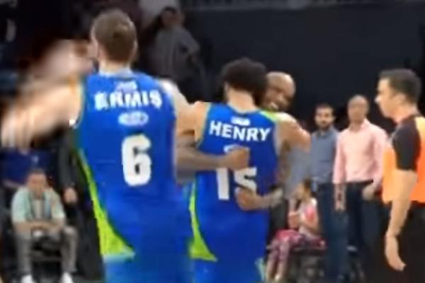 EFES NIJE SPREČIO SENZACIJU: Tofaš u finalu turskog plej-ofa posle 18 godina! Za titulu sa Fenerom! (FOTO) (VIDEO)