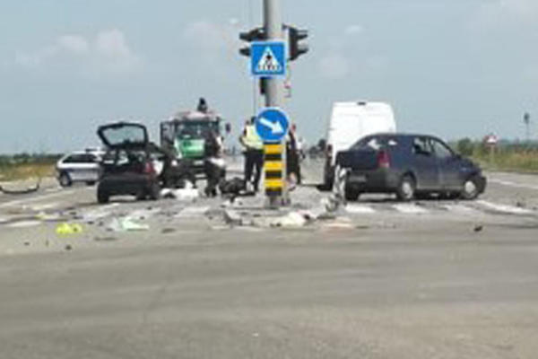 POGINULA ŽENA U LANČANOM SUDARU NA ULAZU U OVČU: Ona je preminula na licu mesta, još troje teško povređeno