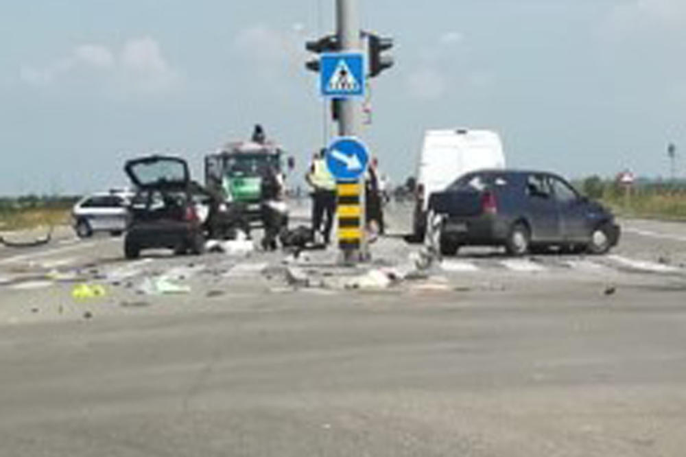 POGINULA ŽENA U LANČANOM SUDARU NA ULAZU U OVČU: Ona je preminula na licu mesta, još troje teško povređeno