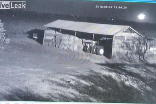 ŠTA JE OVO PALO SA NEBA U JUŽNOJ AFRICI? Kamere su snimile sve, sami procenite! (VIDEO)