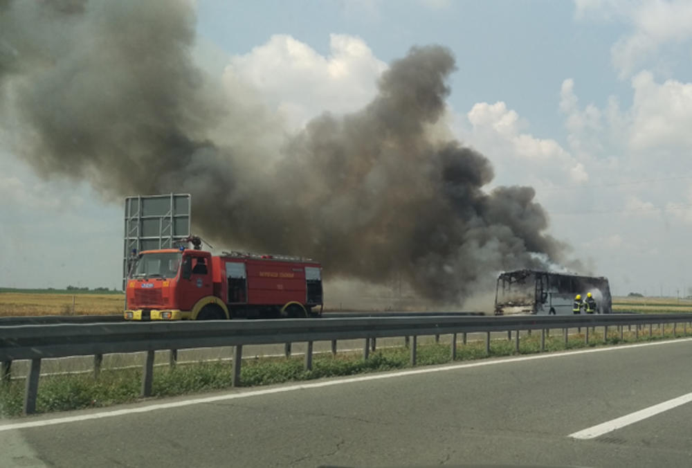 Zapaljeni autobus  