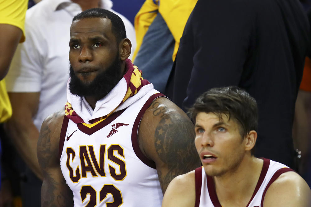 Razgoropađeni Spleš Bradersi razbili demoralisane Kavse: Jednooki Džejms ne može da se suprotstavi cepaču mrežica Kariju! (FOTO) (VIDEO)