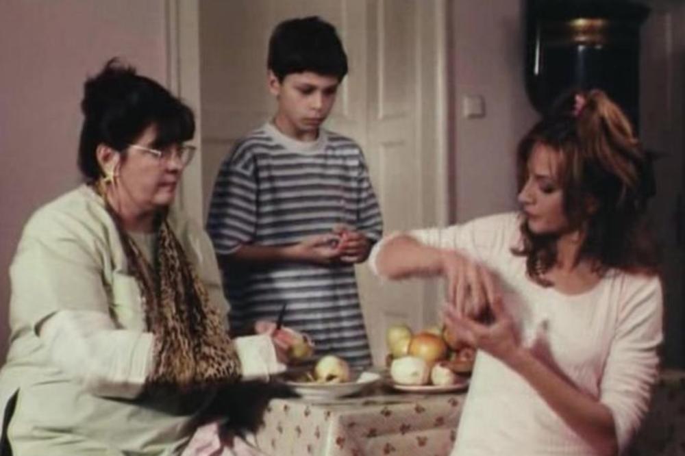 BRAT DUBRAVKE MIJATOVIĆ DANAS JE OPASAN FRAJER! Klinac iz filma Tri palme za dve bitange i ribicu kida kako izgleda i svi znate ko je on! (FOTO)