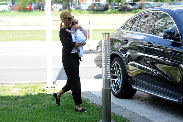 Muka mi je više od svega! Ne mogu da podnesem ovo, dokle više?! Ma samo da se razvedem... NATAŠA BEKVALAC ODLAZI IZ SRBIJE! (FOTO)
