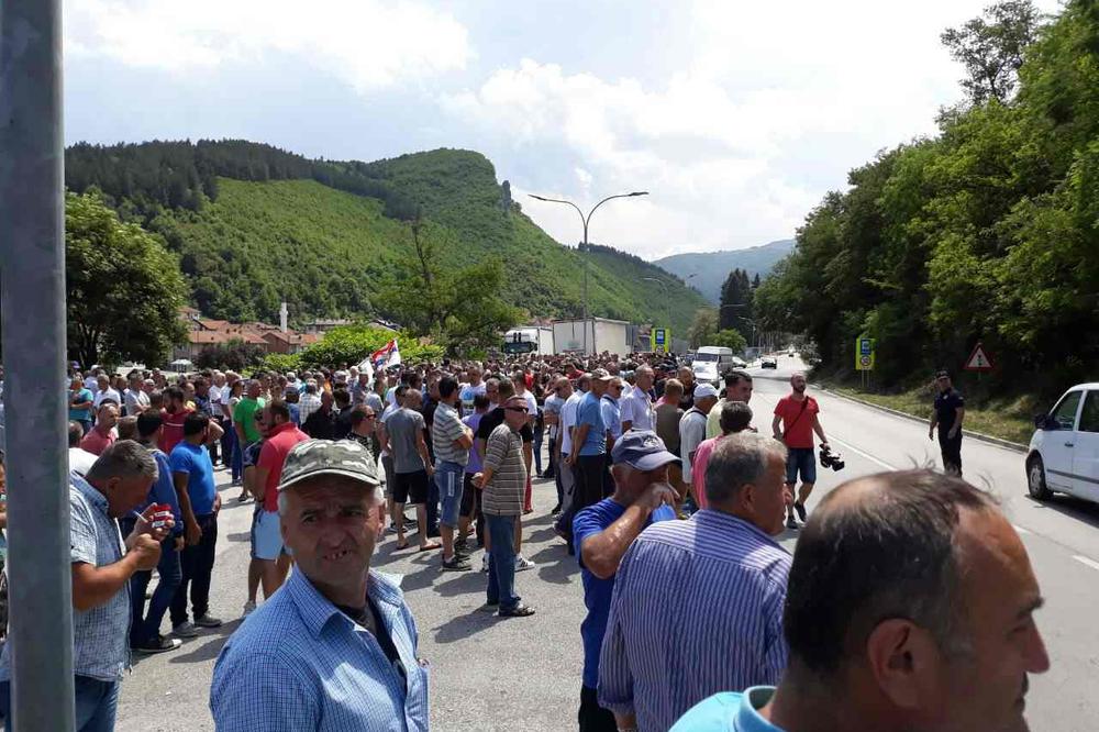 NASTAVLJAJU SE PROTESTI PO CELOJ SRBIJI! Propali pregovori malinara i hladnjačara
