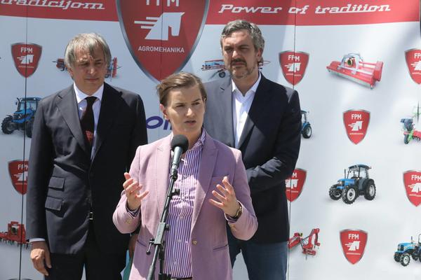 DRŽAVA NEĆE GARANTOVATI CENU MALINA! Brnabić: Možemo da razgovaramo, ali prvo ODBLOKIRAJTE PUT