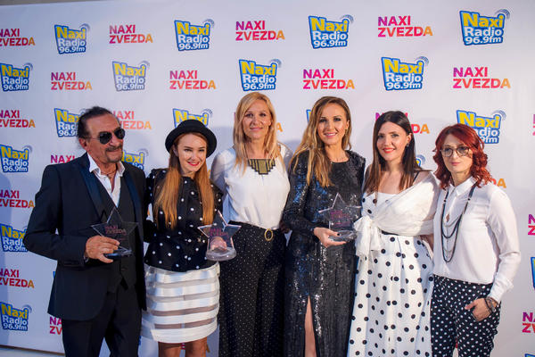 NAGRADE ZA NAJBOLJU DOMAĆU MUZIKU Na svečanosti održanoj u Beogradu, velikanima domaće muzičke scene, Željku Bebeku, Aleksandri Radović i grupi The Frajle uručena je Naxi Zvezda