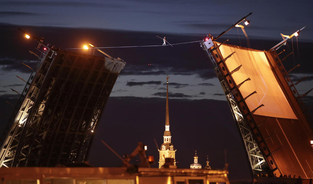 Sant Petersburg noču