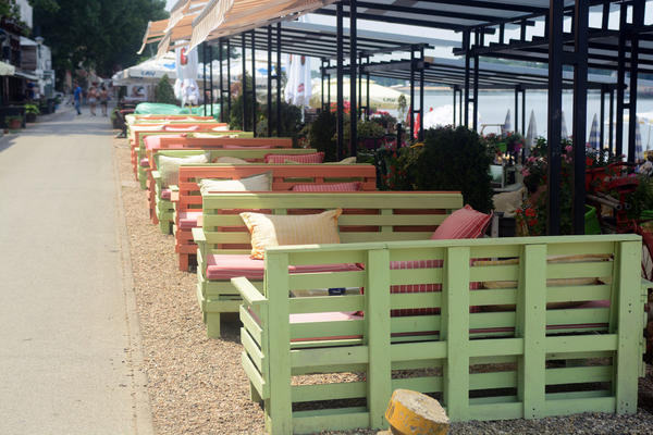 "KAFA SA ŠLAGOM NA ADI CIGANLIJI 470 DINARA"? Nikola je objavio sliku iz kafića i ZAPALIO TVITER! (FOTO)