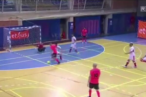 KAKO MEŠA BURAZER! Kakav Ronaldo, kakav Ronaldinjo, zanemećete kada budete videli kako on dribla! (VIDEO)