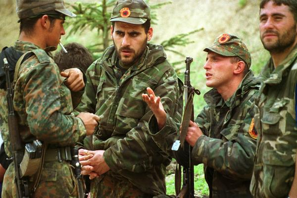 ALBANSKI EKSTREMISTI PLANIRALI NAPADE NA SRPSKE VOJNIKE: Oružje bilo sakriveno u blizini vojne baze PEČENO BRDO