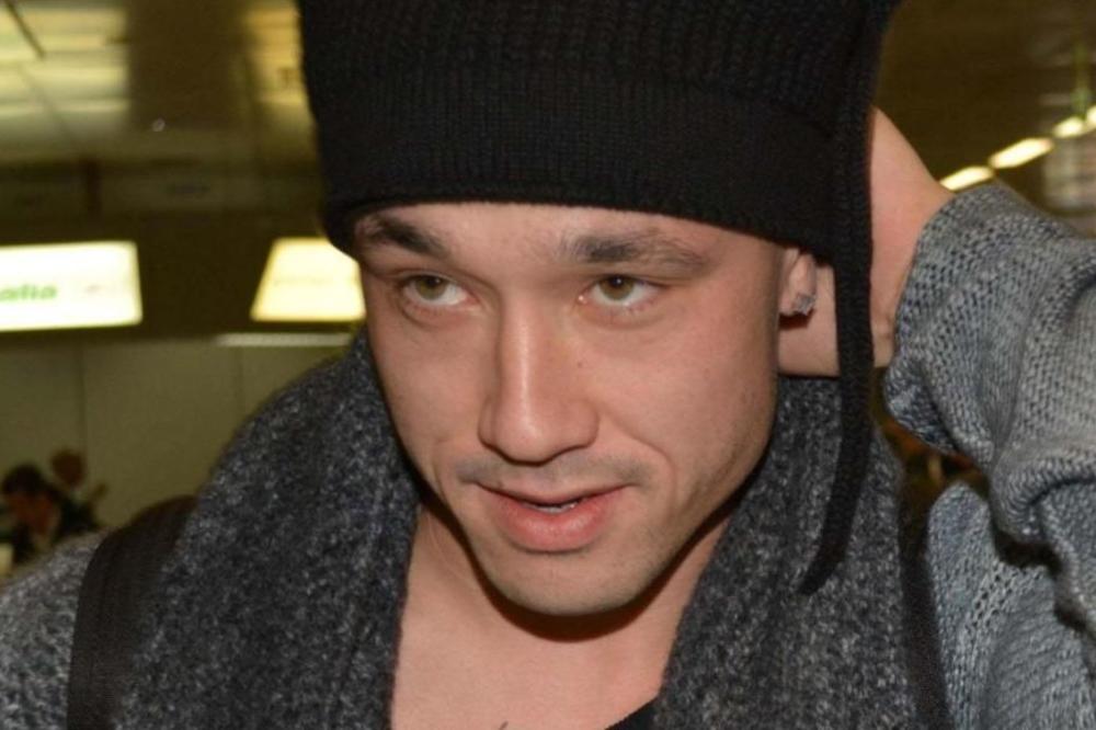 On ne zna da drži jezik za zubima: Homoseksualci među igračima bi bili razapeti da se otkriju! Redovno varam devojku, samo je bitno da ne sazna!