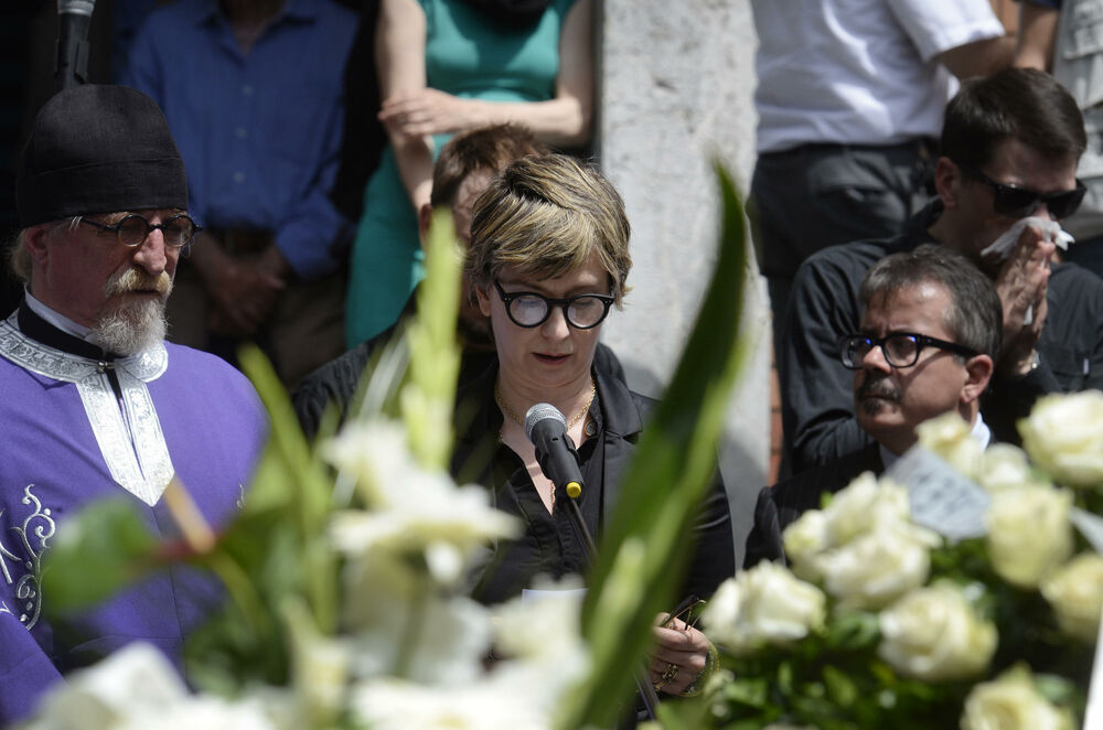 Mirjana je održala govor na Mandinoj sahrani   