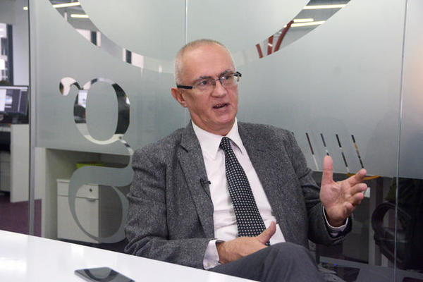 NIJE BIO NAPAD! NEKO ME JE SAPLEO I UDARIO SAM GLAVOM U TROTOAR! Rodoljub Šabić objasnio šta se sve dešavalo sinoć!