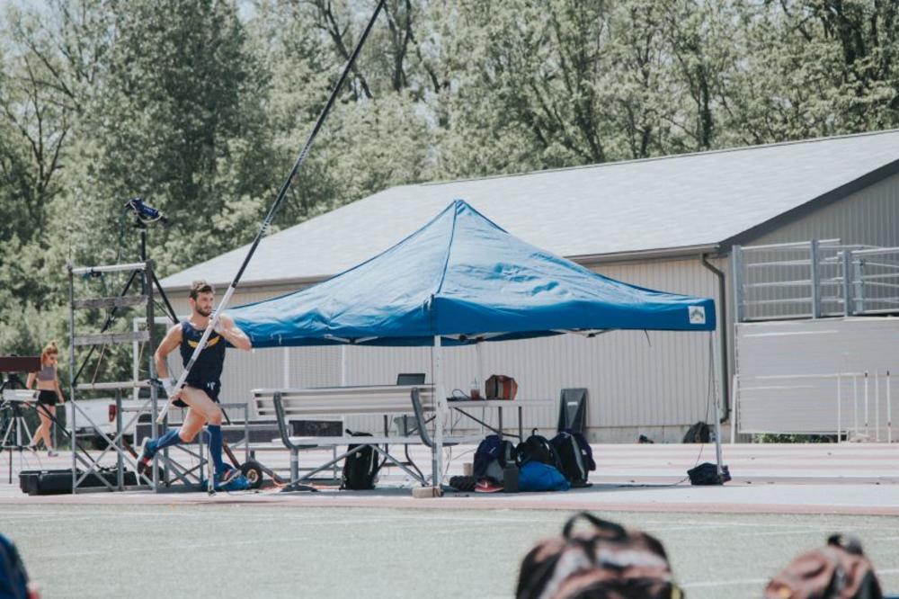 POSLE SKORO 3 DECENIJE: Pao je državni rekord Srbije u skoku s motkom! (FOTO)