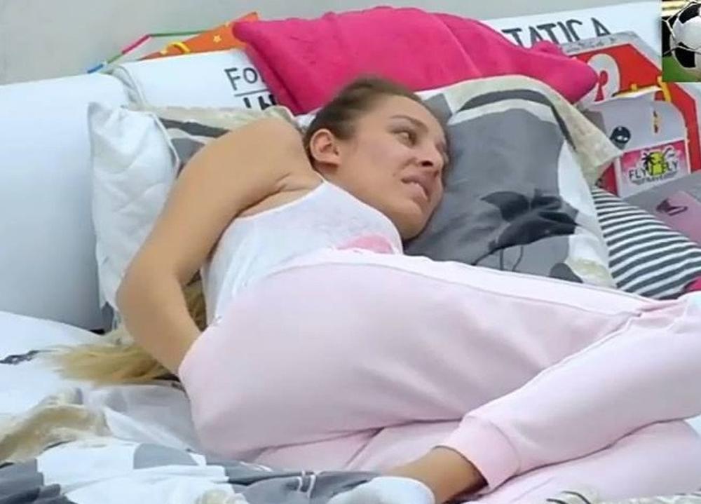 Svima nam je dobro poznata Lunina ružna navika stavljanja ruku u gaće  