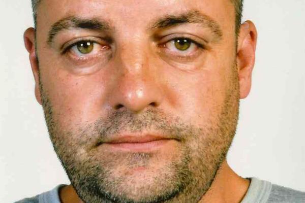 DA LI PREPOZNAJETE OVOG ČOVEKA? Lažno se predstavljao kao policajac pa uzimao PARE za navodne prekršaje!