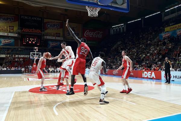 ODLUČILA JE JEDNA LOPTA: Vladimir Jovanović rekao momcima da što pre zaborave poraz od Zvezde! (FOTO)