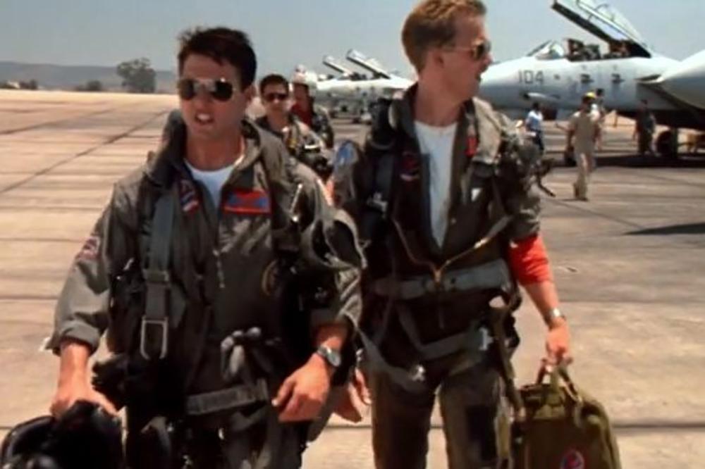 KAKO JE MOGUĆE DA GA NIKAD RANIJE NISMO PRIMETILI?! U filmu Top Gan je glumio SRBIN i snimao gej scene! (FOTO)(VIDEO)