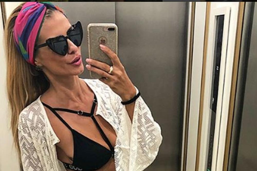 Halkidiki nije poznat kao trusno područje, ali Snežana Borjan u crvenom tanga bikiniju izaziva tektonska pomeranja! (FOTO)